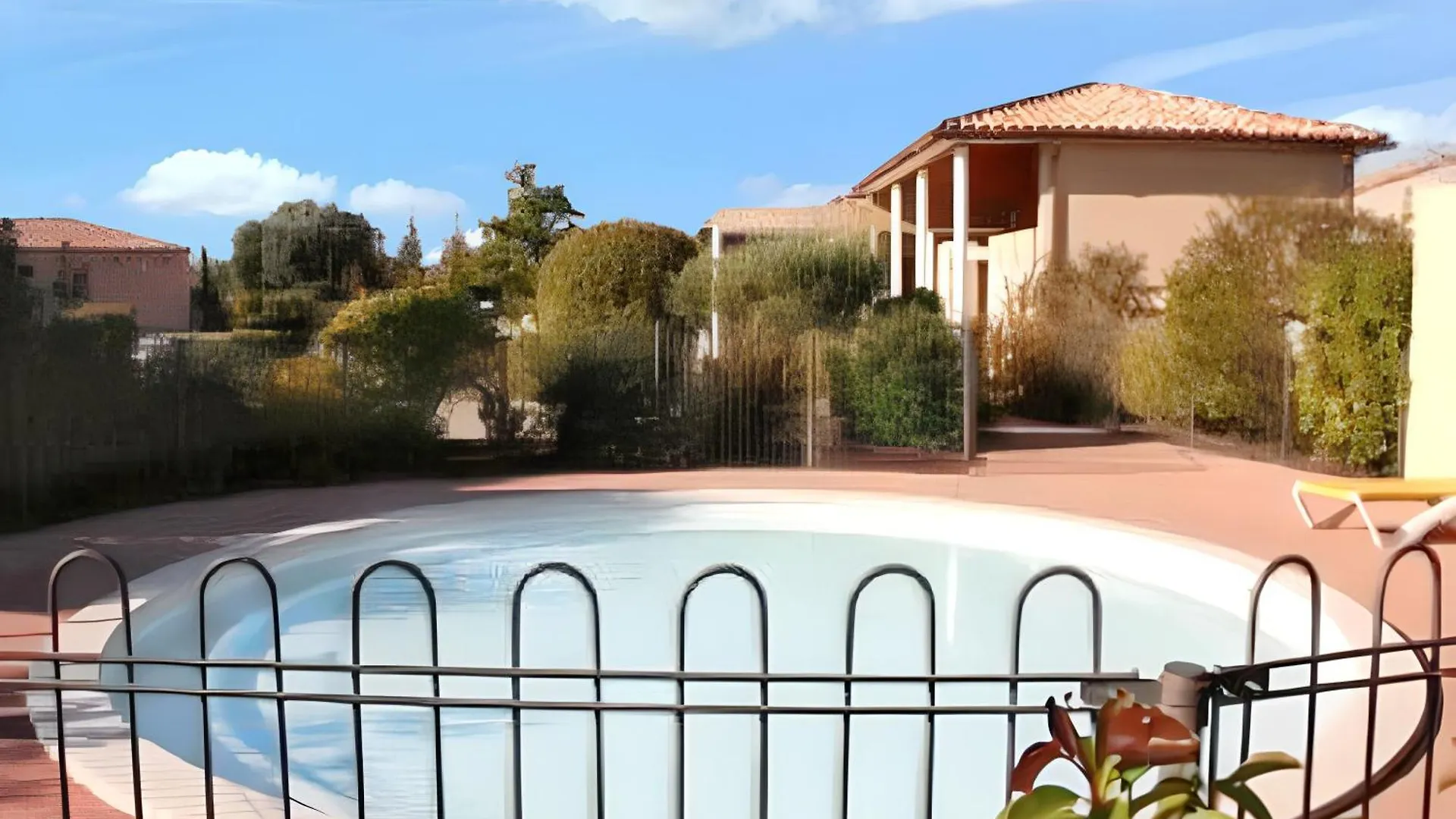 Maison Charmante A Aubignan Avec Piscine Partagee
